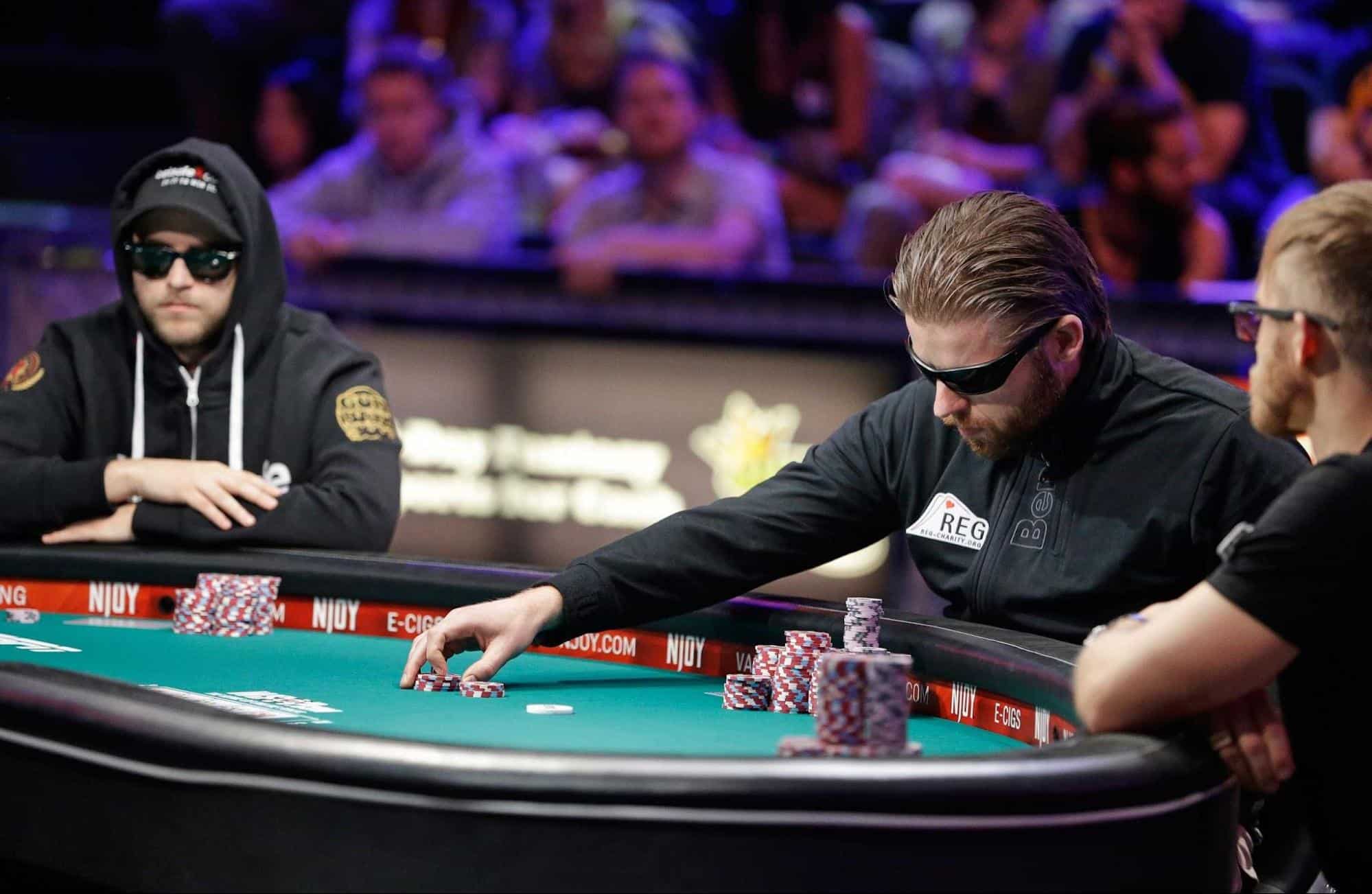 when to straddle in poker tips